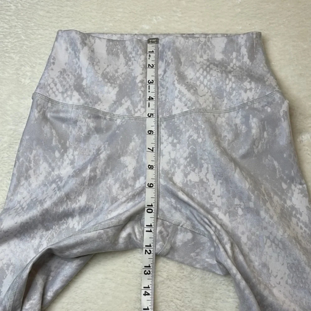 Alo Yoga Snakeskin Print 7/8 Legging Gray Size Small